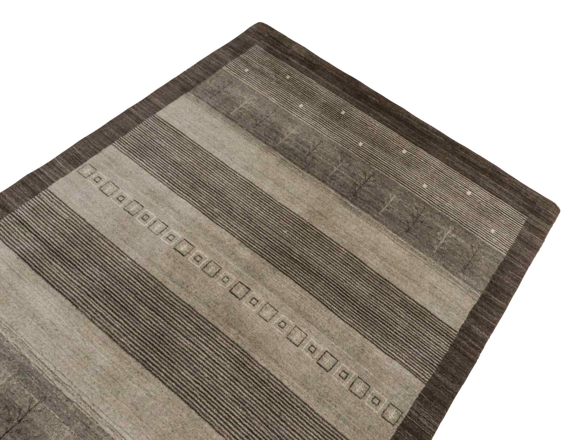 Moderner, Handloom Lori Gabbeh Orientteppich von Khademi aus Wolle, braun, grau, cremeweiß. Geometrisches Nomaden-Design. Produziert in Indien. Größe: 203x141cm. Teppichnummer: KB4-1784. Verkauf durch Jupiter Intl.