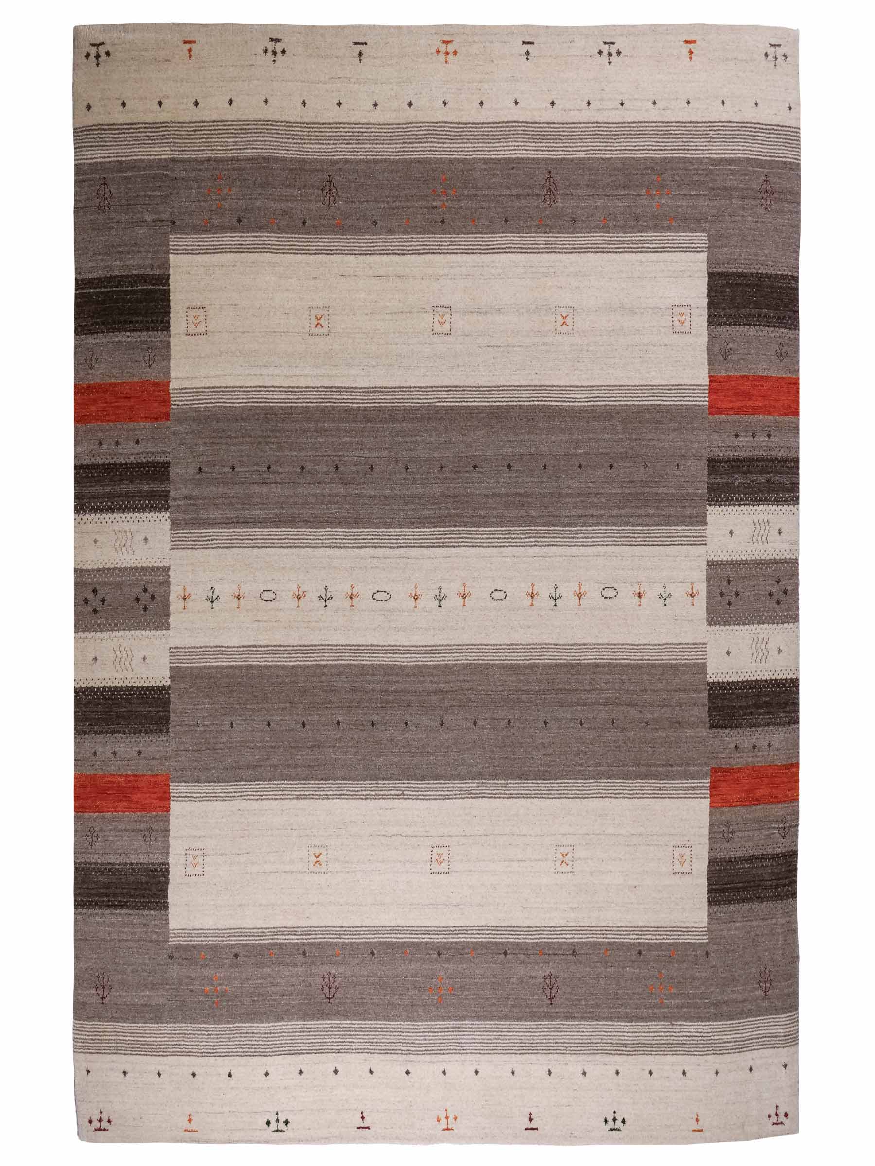 Moderner, Handloom Lori Gabbeh Orientteppich von Khademi aus Wolle, cremeweiß, grau. Geometrisches Nomaden-Design. Produziert in Indien. Größe: 243x174cm. Teppichnummer: KB4-1824. Verkauf durch Jupiter Intl.