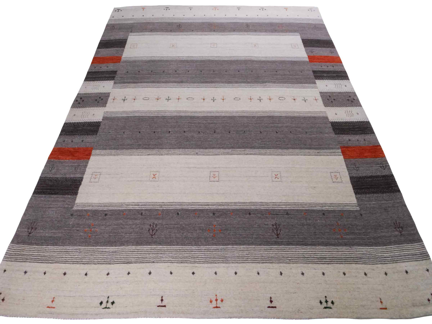 Moderner, Handloom Lori Gabbeh Orientteppich von Khademi aus Wolle, cremeweiß, grau. Geometrisches Nomaden-Design. Produziert in Indien. Größe: 243x174cm. Teppichnummer: KB4-1824. Verkauf durch Jupiter Intl.