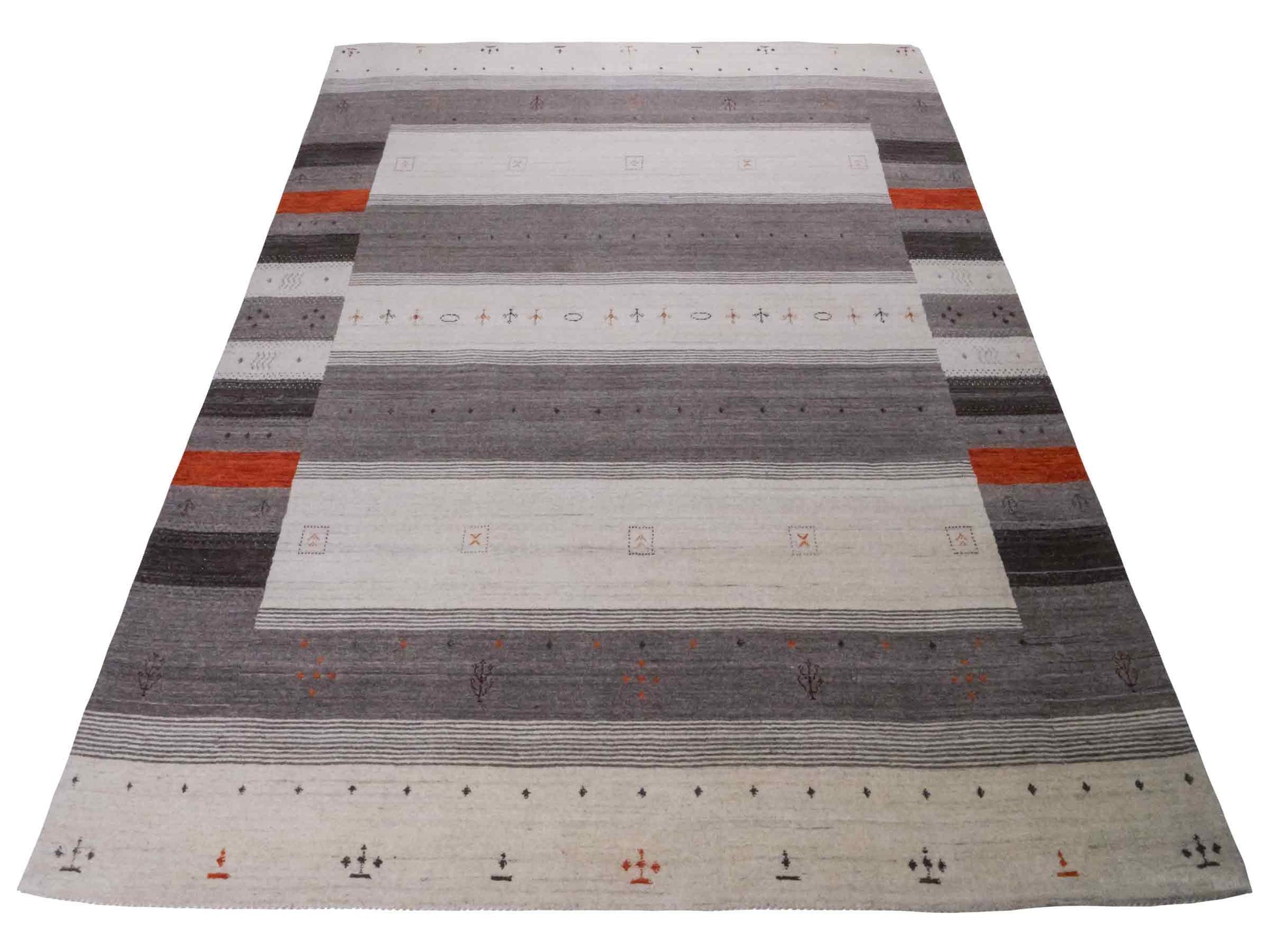 Moderner, Handloom Lori Gabbeh Orientteppich von Khademi aus Wolle, cremeweiß, grau. Geometrisches Nomaden-Design. Produziert in Indien. Größe: 243x174cm. Teppichnummer: KB4-1824. Verkauf durch Jupiter Intl.