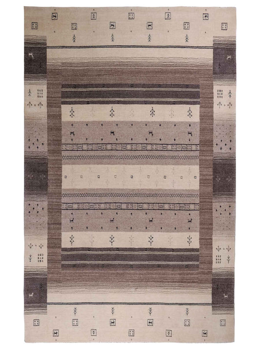 Moderner, Handloom Lori Gabbeh Orientteppich von Khademi aus Wolle, cremeweiß, grau, braun. Geometrisches Nomaden-Design. Produziert in Indien. Größe: 244x170cm. Teppichnummer: KB4-1803. Verkauf durch Jupiter Intl.