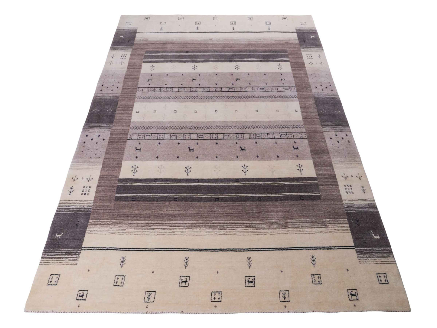 Moderner, Handloom Lori Gabbeh Orientteppich von Khademi aus Wolle, cremeweiß, grau, braun. Geometrisches Nomaden-Design. Produziert in Indien. Größe: 244x170cm. Teppichnummer: KB4-1803. Verkauf durch Jupiter Intl.