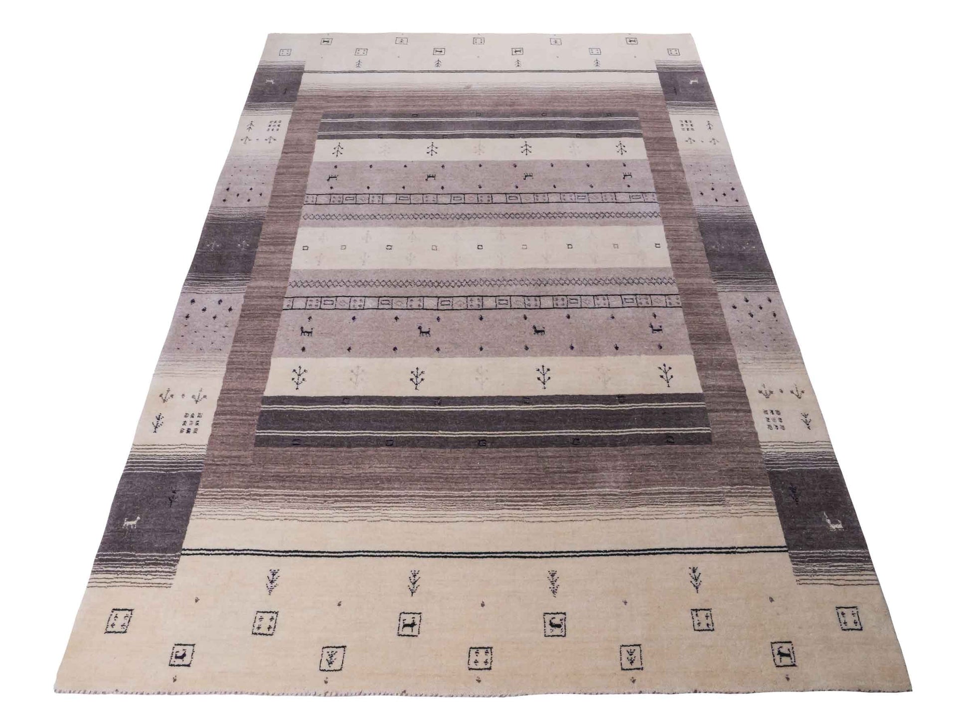 Moderner, Handloom Lori Gabbeh Orientteppich von Khademi aus Wolle, cremeweiß, grau, braun. Geometrisches Nomaden-Design. Produziert in Indien. Größe: 244x170cm. Teppichnummer: KB4-1803. Verkauf durch Jupiter Intl.