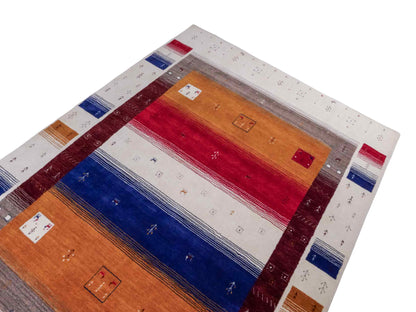 Moderner, Handloom Lori Gabbeh Orientteppich von Khademi aus Wolle, rot, mehrfarbig. Geometrisches Nomaden-Design. Produziert in Indien. Größe: 244x173cm. Teppichnummer: KB4-1816. Verkauf durch Jupiter Intl.