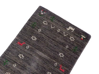 Moderner, Handloom Lori Gabbeh Orientteppich von Khademi aus Wolle, grau. Nomaden-Design. Produziert in Indien. Größe: 60x40cm. Teppichnummer: KB4-1617B. Verkauf durch Jupiter Intl.