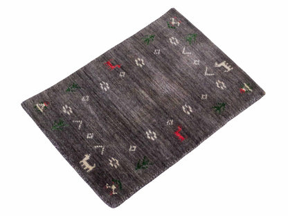 Moderner, Handloom Lori Gabbeh Orientteppich von Khademi aus Wolle, grau. Nomaden-Design. Produziert in Indien. Größe: 60x40cm. Teppichnummer: KB4-1617C. Verkauf durch Jupiter Intl.