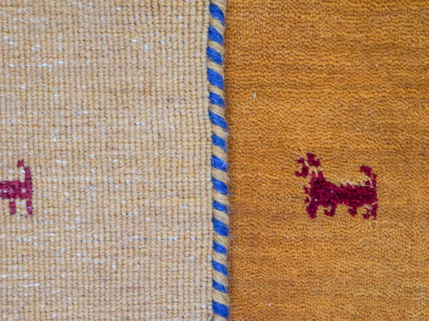 Moderner, Handloom Lori Gabbeh Orientteppich von Khademi aus Wolle, gelb. Nomaden-Design. Produziert in Indien. Größe: 81x78cm. Teppichnummer: KB4-1603. Verkauf durch Jupiter Intl.