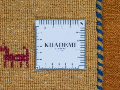 Moderner, Handloom Lori Gabbeh Orientteppich von Khademi aus Wolle, gelb. Nomaden-Design. Produziert in Indien. Größe: 81x78cm. Teppichnummer: KB4-1603. Verkauf durch Jupiter Intl.