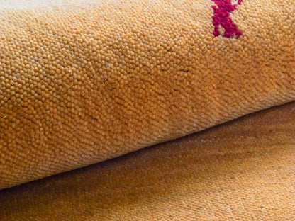 Moderner, Handloom Lori Gabbeh Orientteppich von Khademi aus Wolle, gelb. Nomaden-Design. Produziert in Indien. Größe: 81x78cm. Teppichnummer: KB4-1606. Verkauf durch Jupiter Intl.