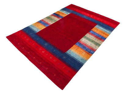 Moderner, Handloom Lori Gabbeh Orientteppich von Khademi aus Wolle mit Bambusseide, rot, mehrfarbig. Nomaden-Design. Produziert in Indien. Größe: 234x161cm. Teppichnummer: KB4-1811. Verkauf durch Jupiter Intl.