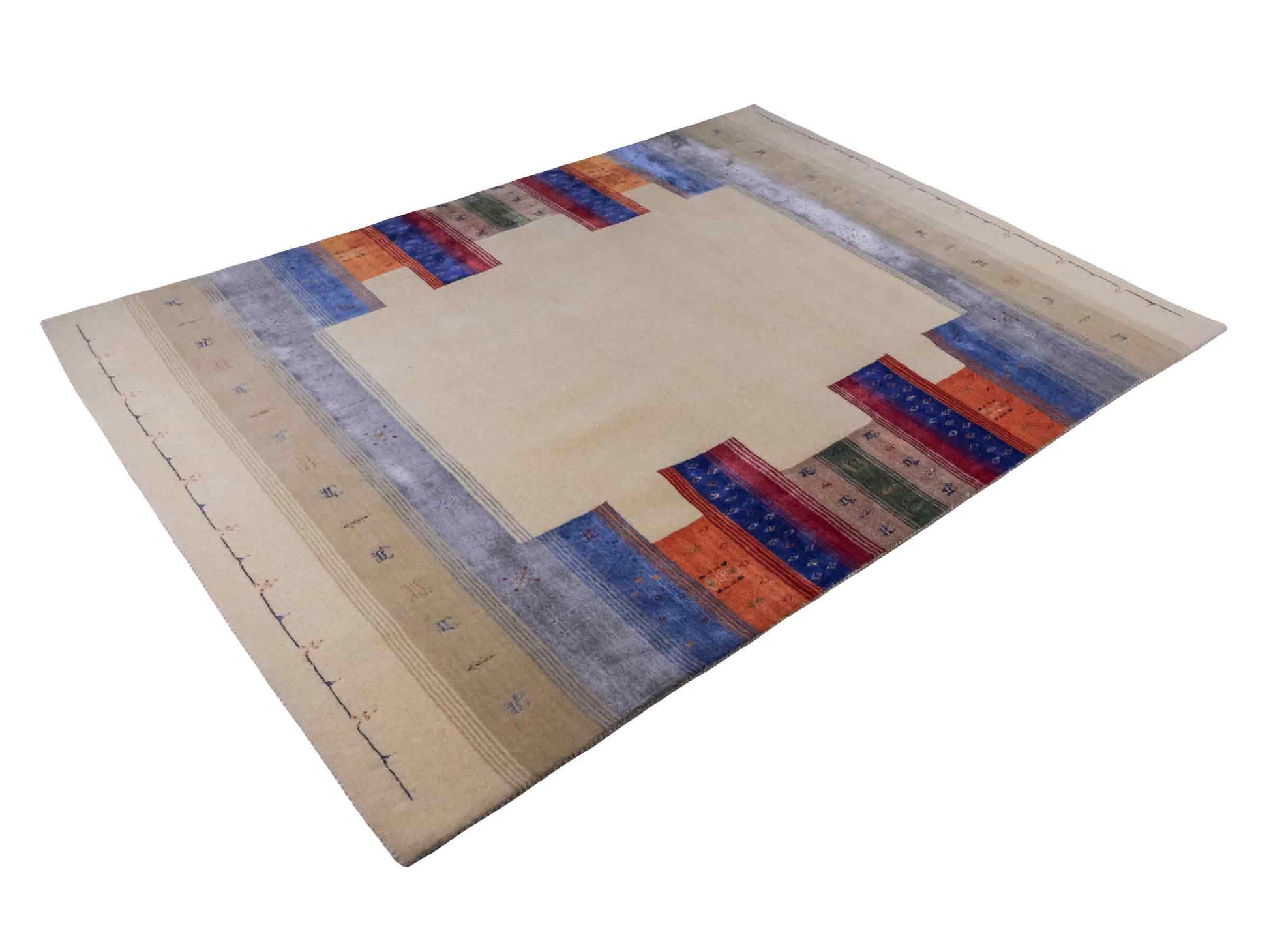 Moderner, Handloom Lori Gabbeh Orientteppich von Khademi aus Wolle mit Bambusseide, cremeweiß, beige, mehrfarbig. Nomaden-Design. Produziert in Indien. Größe: 238x169cm. Teppichnummer: KB4-1823. Verkauf durch Jupiter Intl.