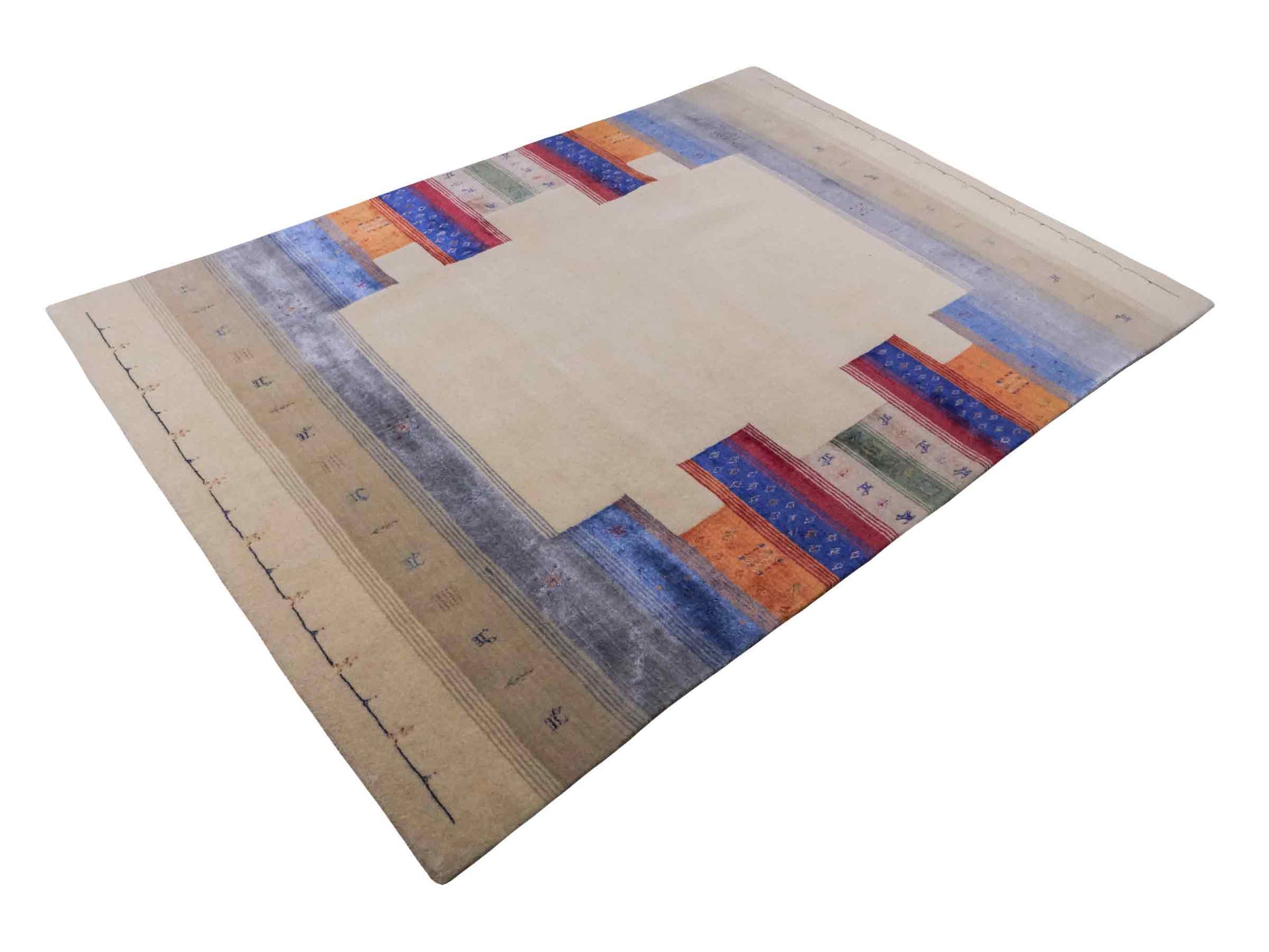 Moderner, Handloom Lori Gabbeh Orientteppich von Khademi aus Wolle mit Bambusseide, cremeweiß, beige, mehrfarbig. Nomaden-Design. Produziert in Indien. Größe: 238x169cm. Teppichnummer: KB4-1823. Verkauf durch Jupiter Intl.