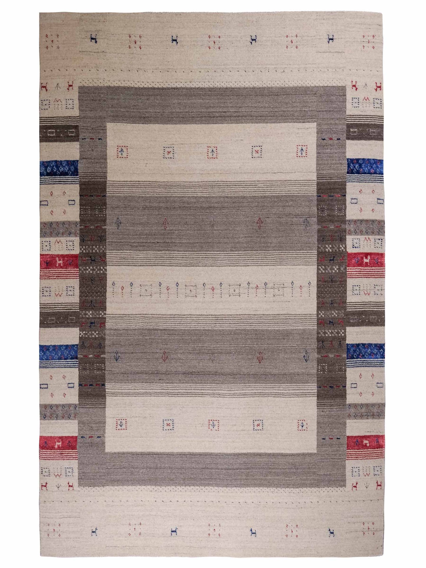Moderner, Handloom Lori Gabbeh Orientteppich von Khademi aus Wolle mit Bambusseide, cremeweiß, grau, blau, rot. Nomaden-Design. Produziert in Indien. Größe: 239x168cm. Teppichnummer: KB4-1806. Verkauf durch Jupiter Intl.