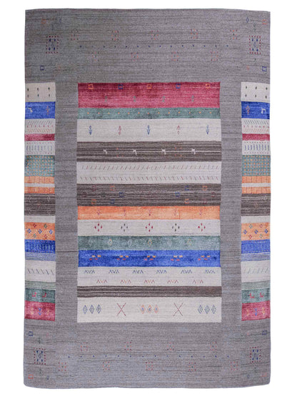 Moderner, Handloom Lori Gabbeh Orientteppich von Khademi aus Wolle mit Bambusseide, grau, mehrfarbig. Nomaden-Design. Produziert in Indien. Größe: 239x171cm. Teppichnummer: KB4-1808. Verkauf durch Jupiter Intl.