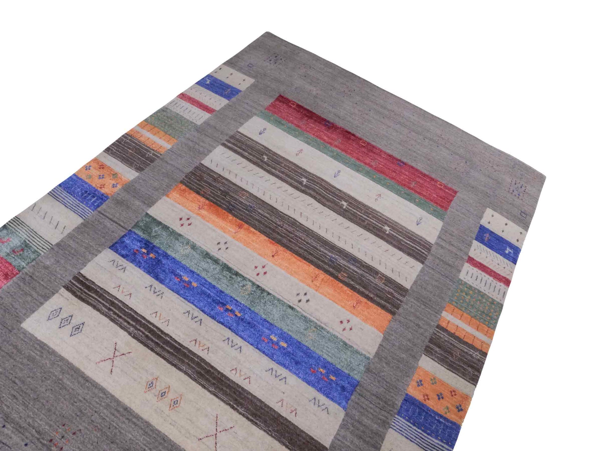 Moderner, Handloom Lori Gabbeh Orientteppich von Khademi aus Wolle mit Bambusseide, grau, mehrfarbig. Nomaden-Design. Produziert in Indien. Größe: 239x171cm. Teppichnummer: KB4-1808. Verkauf durch Jupiter Intl.