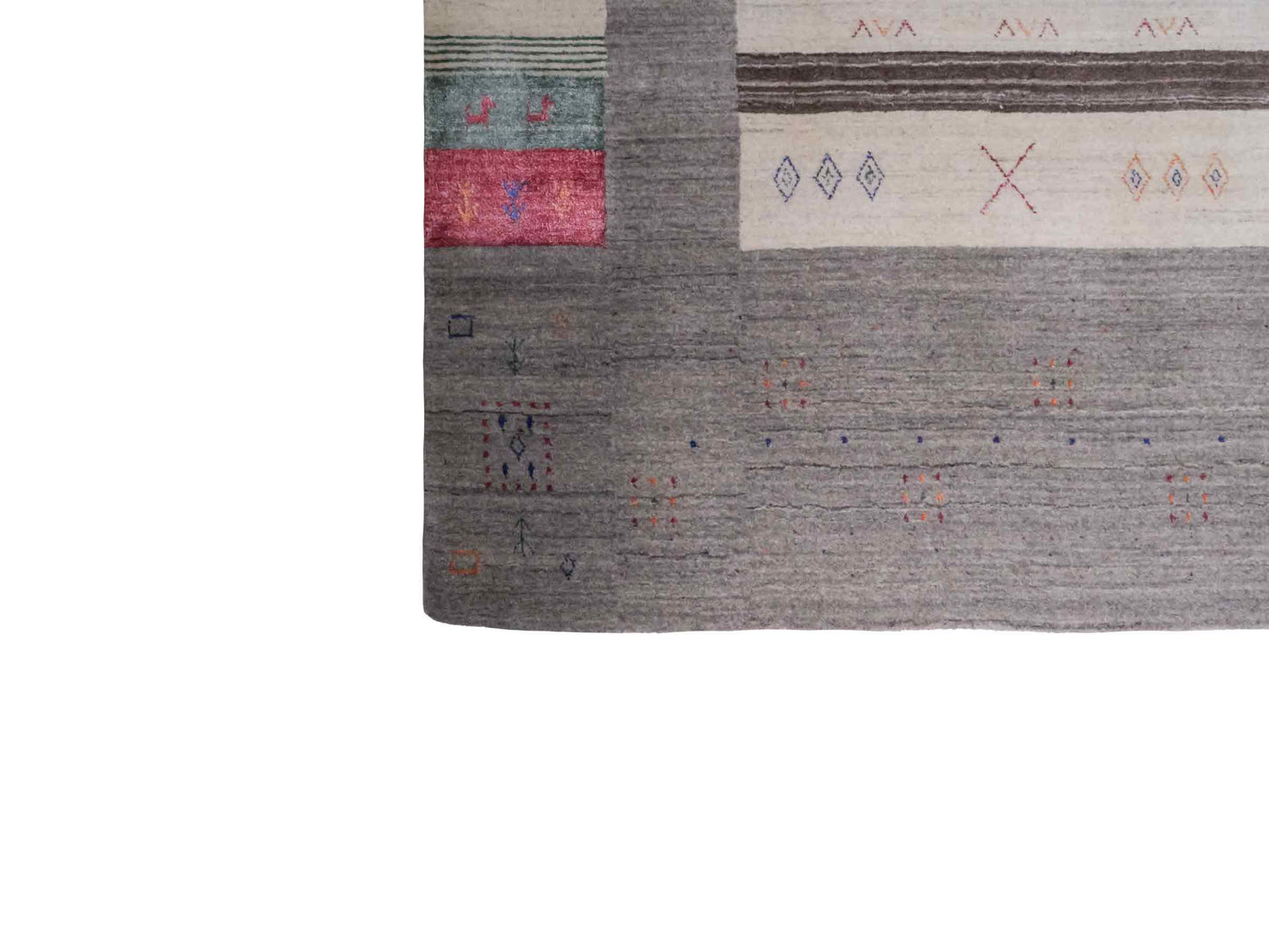 Moderner, Handloom Lori Gabbeh Orientteppich von Khademi aus Wolle mit Bambusseide, grau, mehrfarbig. Nomaden-Design. Produziert in Indien. Größe: 239x171cm. Teppichnummer: KB4-1808. Verkauf durch Jupiter Intl.