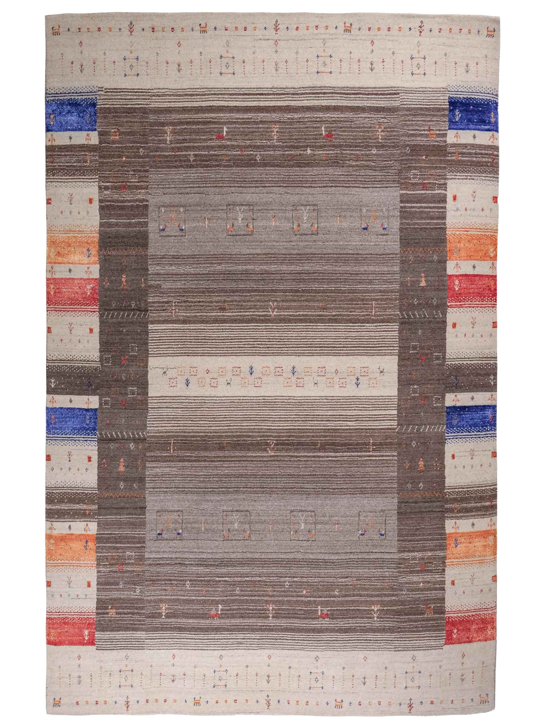 Moderner, Handloom Lori Gabbeh Orientteppich von Khademi aus Wolle mit Bambusseide, cremeweiß, grau, mehrfarbig. Nomaden-Design. Produziert in Indien. Größe: 239x173cm. Teppichnummer: KB4-1804. Verkauf durch Jupiter Intl.