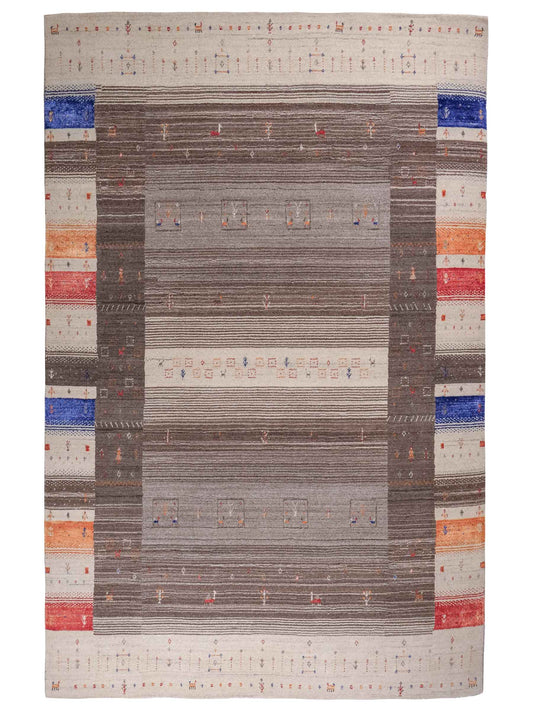 Moderner, Handloom Lori Gabbeh Orientteppich von Khademi aus Wolle mit Bambusseide, cremeweiß, grau, mehrfarbig. Nomaden-Design. Produziert in Indien. Größe: 239x173cm. Teppichnummer: KB4-1804. Verkauf durch Jupiter Intl.