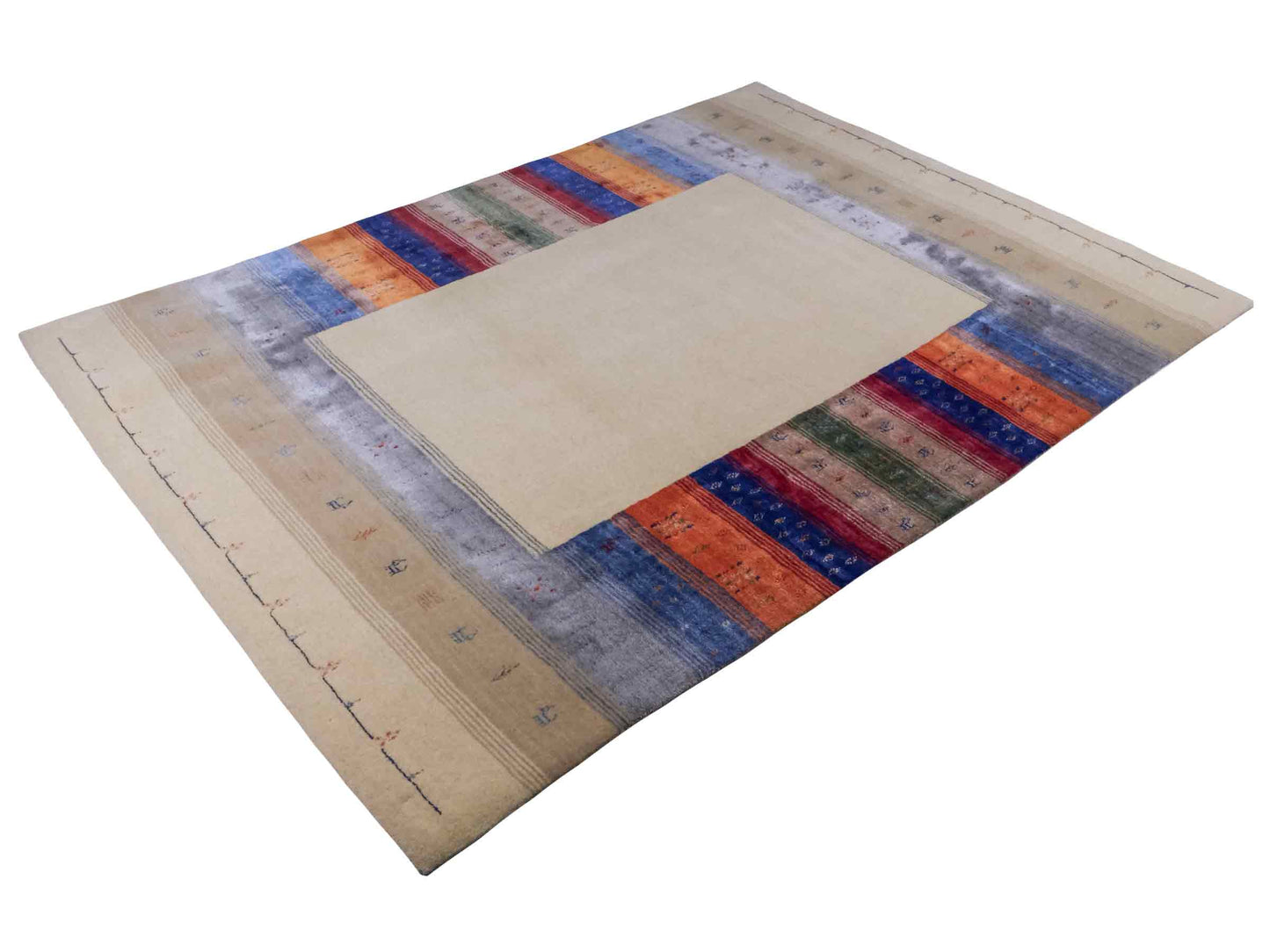 Moderner, Handloom Lori Gabbeh Orientteppich von Khademi aus Wolle mit Bambusseide, cremeweiß, beige, mehrfarbig. Nomaden-Design. Produziert in Indien. Größe: 240x170cm. Teppichnummer: KB4-1818. Verkauf durch Jupiter Intl.