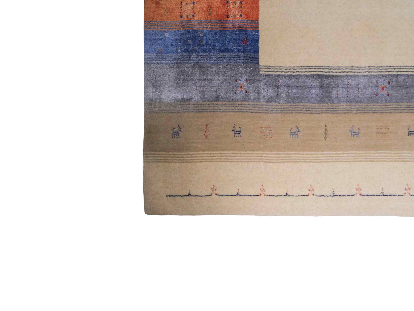 Moderner, Handloom Lori Gabbeh Orientteppich von Khademi aus Wolle mit Bambusseide, cremeweiß, beige, mehrfarbig. Nomaden-Design. Produziert in Indien. Größe: 240x170cm. Teppichnummer: KB4-1818. Verkauf durch Jupiter Intl.