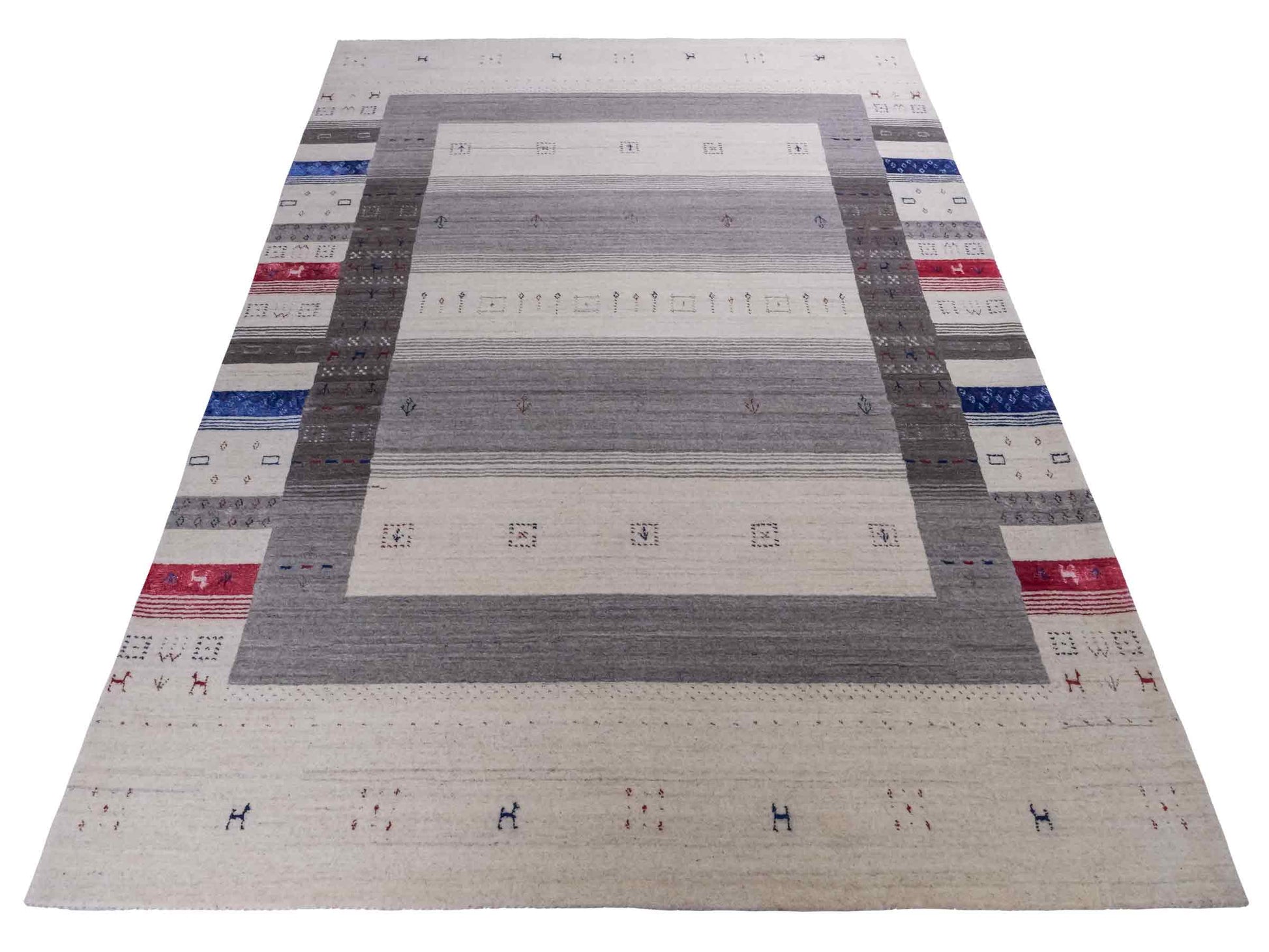 Moderner, Handloom Lori Gabbeh Orientteppich von Khademi aus Wolle mit Bambusseide, cremeweiß, grau, mehrfarbig. Geometrisches Nomaden-Design. Produziert in Indien. Größe: 240x174cm. Teppichnummer: KB4-1814. Verkauf durch Jupiter Intl.