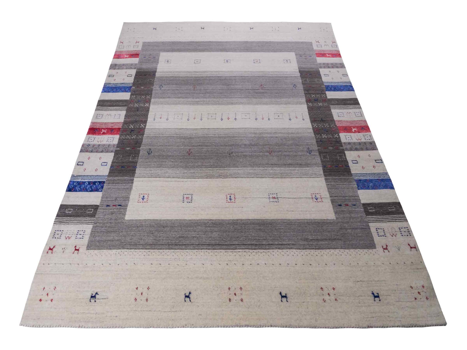 Moderner, Handloom Lori Gabbeh Orientteppich von Khademi aus Wolle mit Bambusseide, cremeweiß, grau, mehrfarbig. Geometrisches Nomaden-Design. Produziert in Indien. Größe: 240x174cm. Teppichnummer: KB4-1814. Verkauf durch Jupiter Intl.