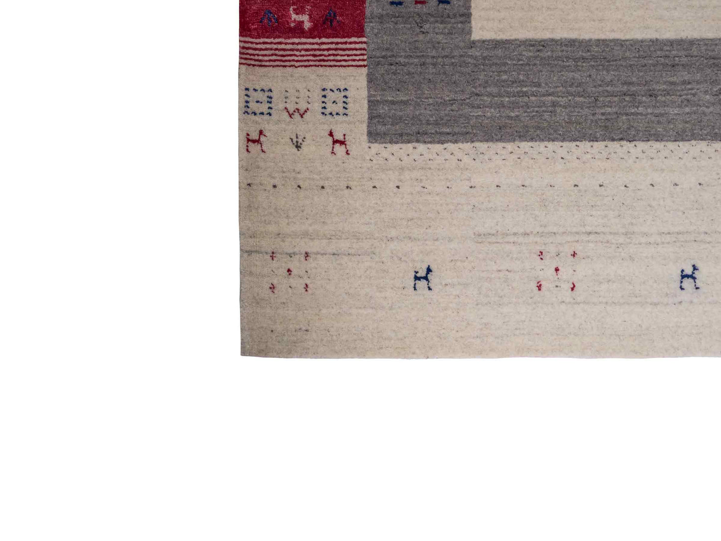 Moderner, Handloom Lori Gabbeh Orientteppich von Khademi aus Wolle mit Bambusseide, cremeweiß, grau, mehrfarbig. Geometrisches Nomaden-Design. Produziert in Indien. Größe: 240x174cm. Teppichnummer: KB4-1814. Verkauf durch Jupiter Intl.