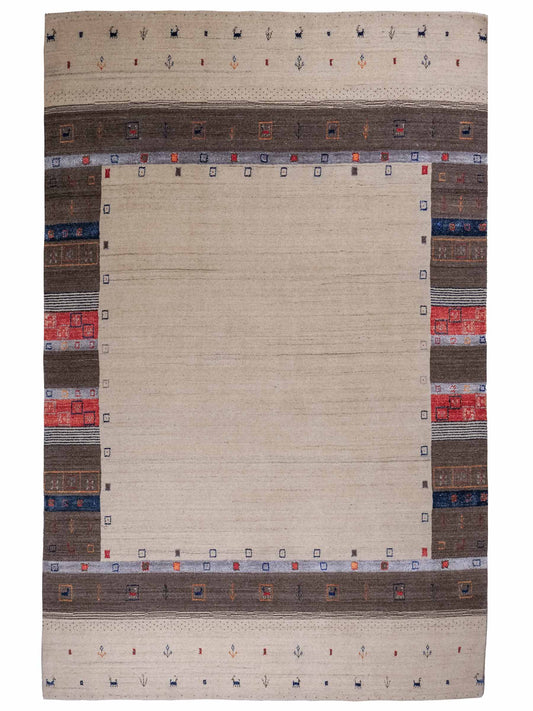 Moderner, Handloom Lori Gabbeh Orientteppich von Khademi aus Wolle mit Bambusseide, cremeweiß, grau, rot, blau. Nomaden-Design. Produziert in Indien. Größe: 240x174cm. Teppichnummer: KB4-1807. Verkauf durch Jupiter Intl.