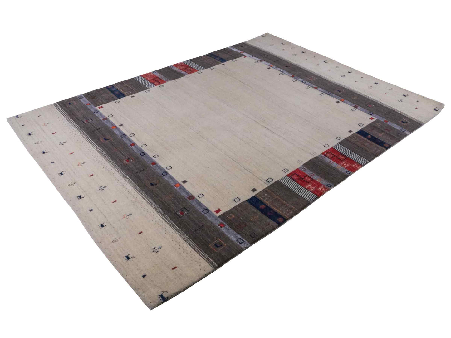 Moderner, Handloom Lori Gabbeh Orientteppich von Khademi aus Wolle mit Bambusseide, cremeweiß, grau, rot, blau. Nomaden-Design. Produziert in Indien. Größe: 240x174cm. Teppichnummer: KB4-1807. Verkauf durch Jupiter Intl.