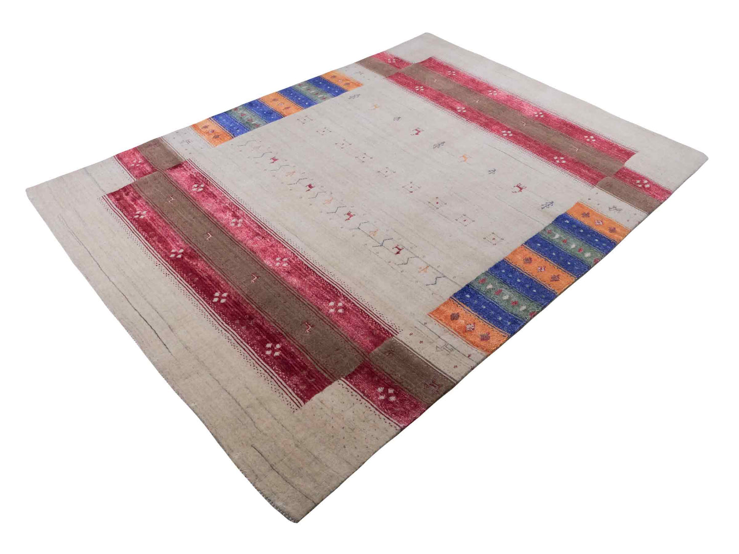 Moderner, Handloom Lori Gabbeh Orientteppich von Khademi aus Wolle mit Bambusseide, cremeweiß, beige, mehrfarbig. Nomaden-Design. Produziert in Indien. Größe: 240x175cm. Teppichnummer: KB4-1822. Verkauf durch Jupiter Intl.