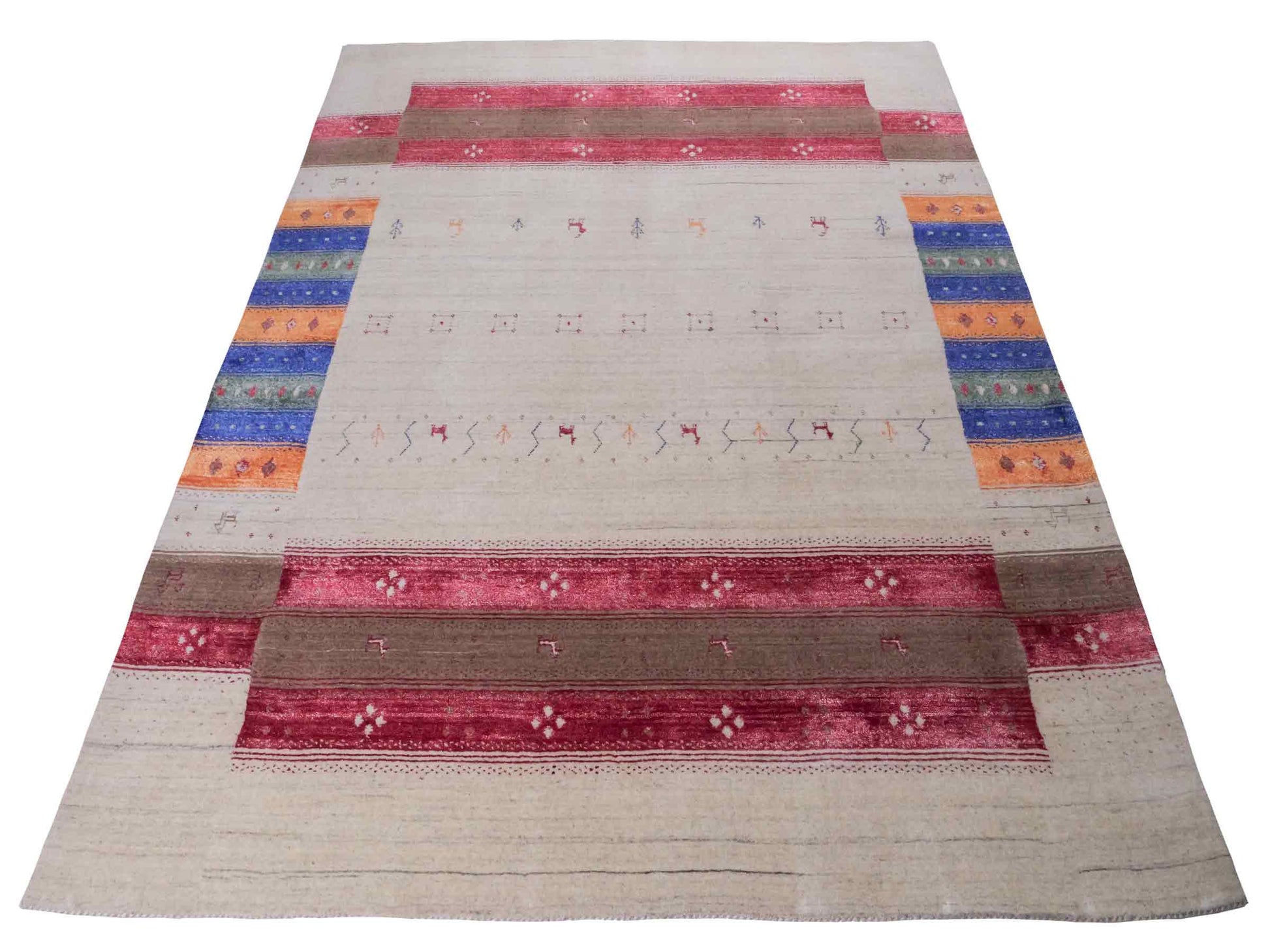 Moderner, Handloom Lori Gabbeh Orientteppich von Khademi aus Wolle mit Bambusseide, cremeweiß, beige, mehrfarbig. Nomaden-Design. Produziert in Indien. Größe: 240x175cm. Teppichnummer: KB4-1822. Verkauf durch Jupiter Intl.