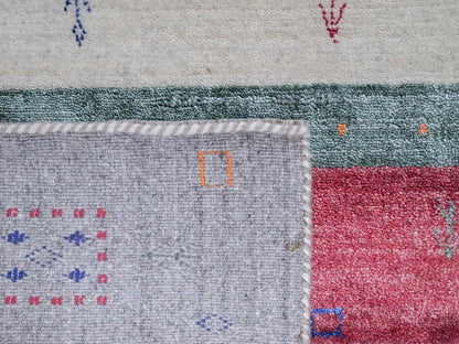 Moderner, Handloom Lori Gabbeh Orientteppich von Khademi aus Wolle mit Bambusseide, grau, mehrfarbig. Nomaden-Design. Produziert in Indien. Größe: 241x169cm. Teppichnummer: KB4-1819. Verkauf durch Jupiter Intl.