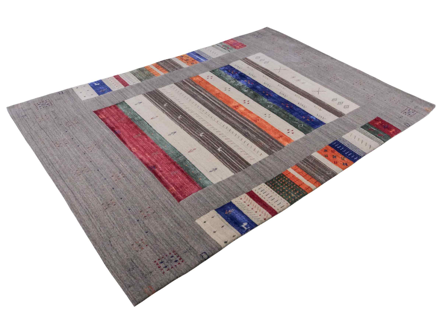 Moderner, Handloom Lori Gabbeh Orientteppich von Khademi aus Wolle mit Bambusseide, grau, mehrfarbig. Nomaden-Design. Produziert in Indien. Größe: 241x169cm. Teppichnummer: KB4-1819. Verkauf durch Jupiter Intl.