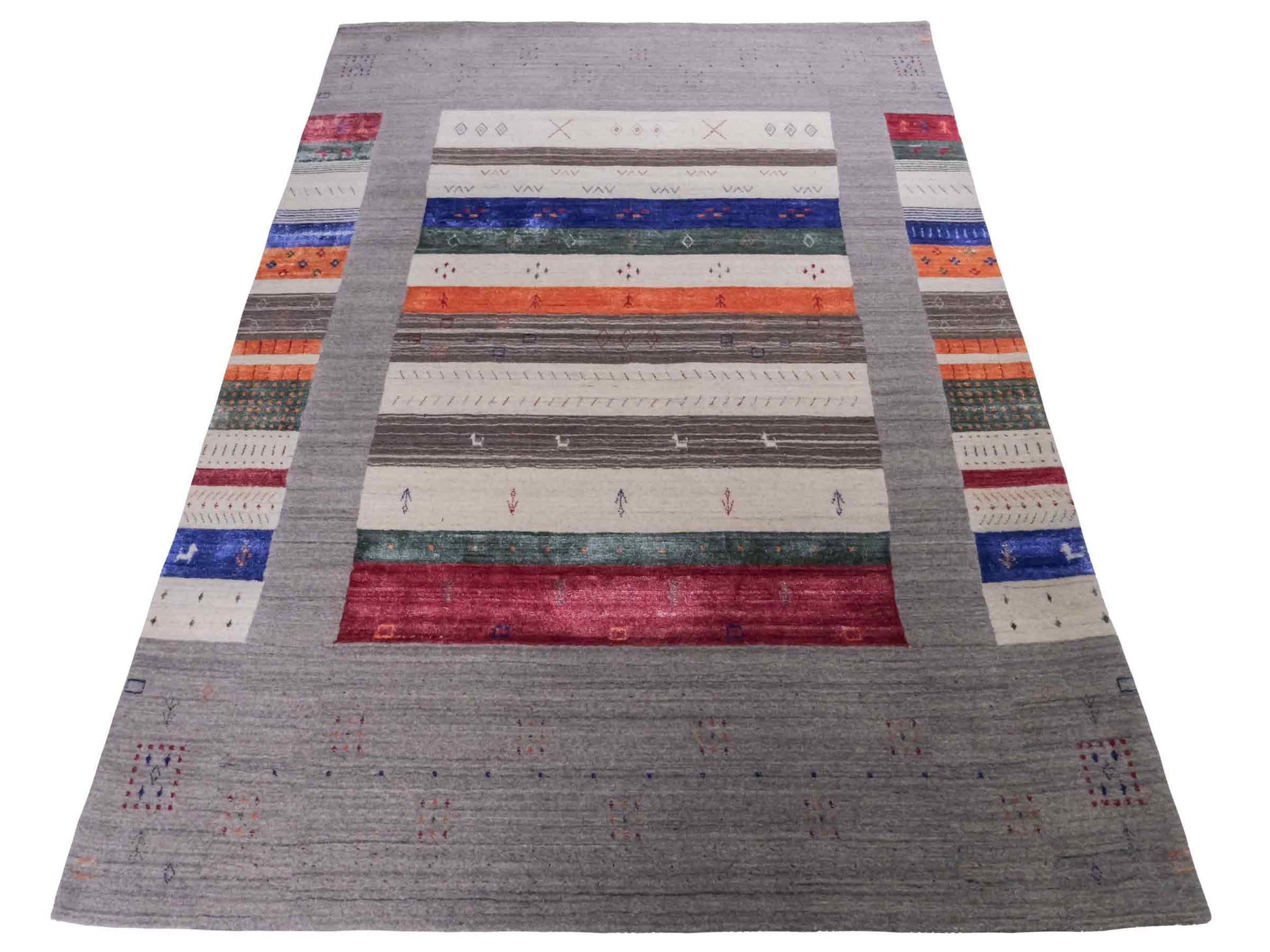 Moderner, Handloom Lori Gabbeh Orientteppich von Khademi aus Wolle mit Bambusseide, grau, mehrfarbig. Nomaden-Design. Produziert in Indien. Größe: 241x169cm. Teppichnummer: KB4-1819. Verkauf durch Jupiter Intl.