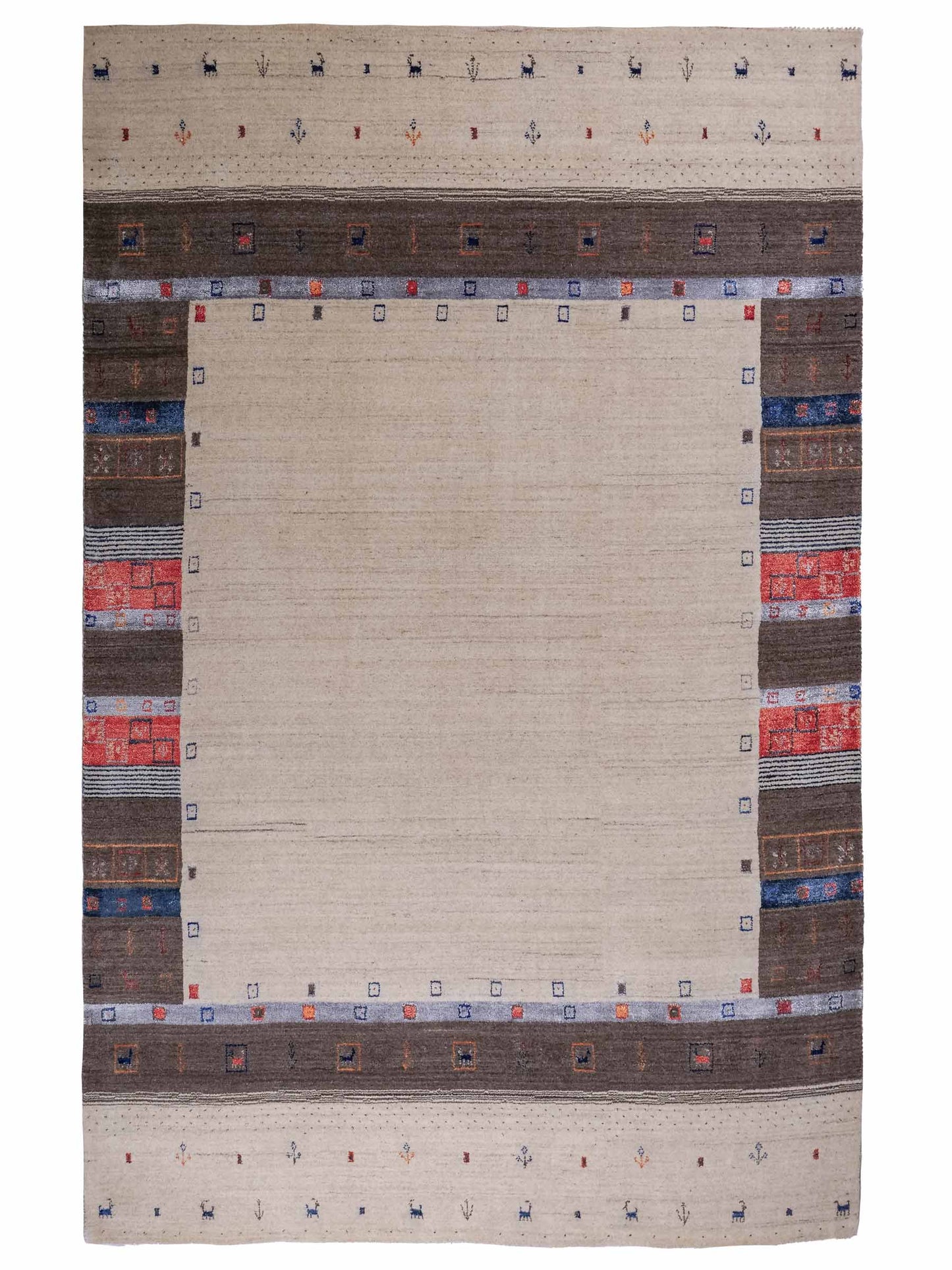 Moderner, Handloom Lori Gabbeh Orientteppich von Khademi aus Wolle mit Bambusseide, cremeweiß, grau, mehrfarbig. Geometrisches Nomaden-Design. Produziert in Indien. Größe: 241x173cm. Teppichnummer: KB4-1812. Verkauf durch Jupiter Intl.