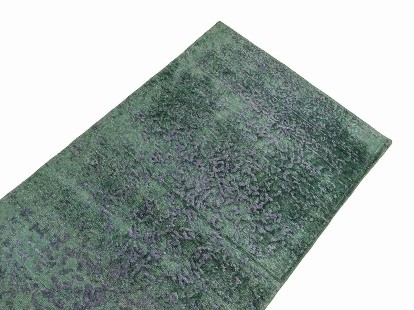 Handgeknüpfter Damask Orientteppich von Khademi aus Wolle mit Viskose, grün. Modernes Vintage-Design. Von Hand geknüpft in Indien. Größe: 140x71cm. Teppichnummer: KB4-1627. Verkauf durch Jupiter Intl.