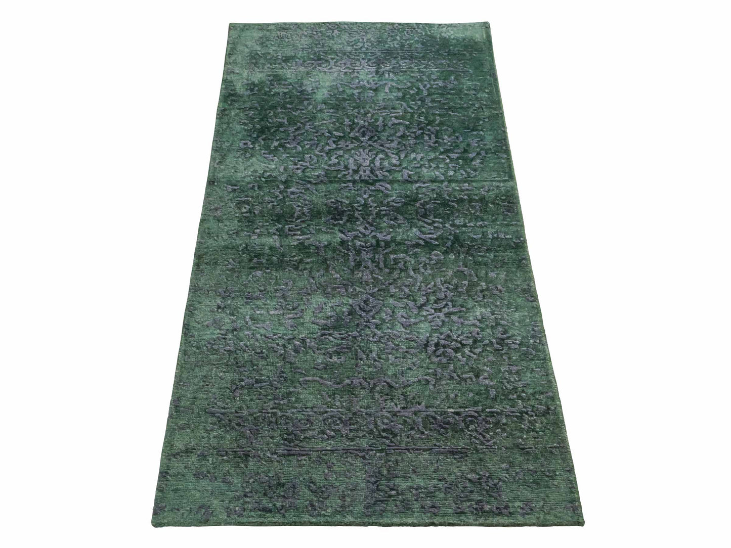 Handgeknüpfter Damask Orientteppich von Khademi aus Wolle mit Viskose, grün. Modernes Vintage-Design. Von Hand geknüpft in Indien. Größe: 140x71cm. Teppichnummer: KB4-1627. Verkauf durch Jupiter Intl.