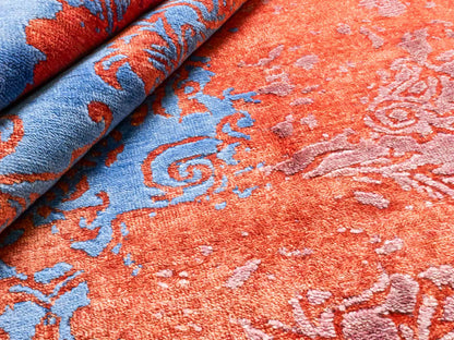 Handgeknüpfter Damask Orientteppich von Khademi aus Wolle mit Viskose, orange, blau. Modernes Vintage-Design. Von Hand geknüpft in Indien. Größe: 200x144cm. Teppichnummer: KB4-1618. Verkauf durch Jupiter Intl.