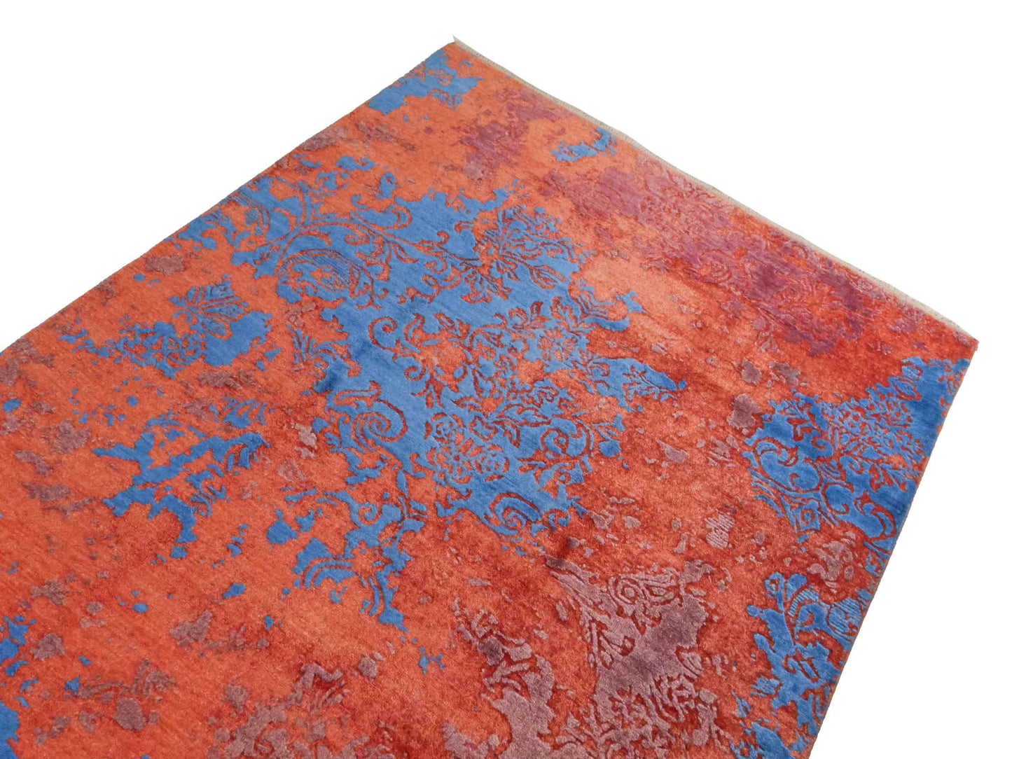 Handgeknüpfter Damask Orientteppich von Khademi aus Wolle mit Viskose, orange, blau. Modernes Vintage-Design. Von Hand geknüpft in Indien. Größe: 200x144cm. Teppichnummer: KB4-1618. Verkauf durch Jupiter Intl.