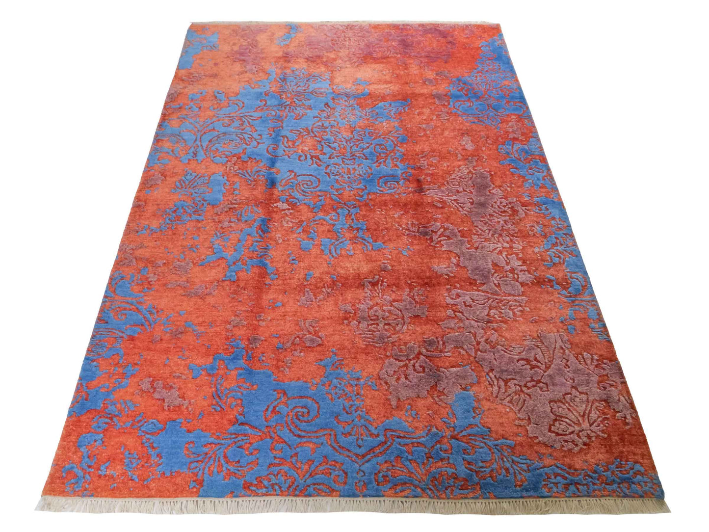 Handgeknüpfter Damask Orientteppich von Khademi aus Wolle mit Viskose, orange, blau. Modernes Vintage-Design. Von Hand geknüpft in Indien. Größe: 200x144cm. Teppichnummer: KB4-1618. Verkauf durch Jupiter Intl.