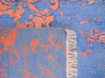 Handgeknüpfter Damask Orientteppich von Khademi aus Wolle mit Viskose, blau, orange. Modernes Vintage-Design. Von Hand geknüpft in Indien. Größe: 201x145cm. Teppichnummer: KB4-1620. Verkauf durch Jupiter Intl.