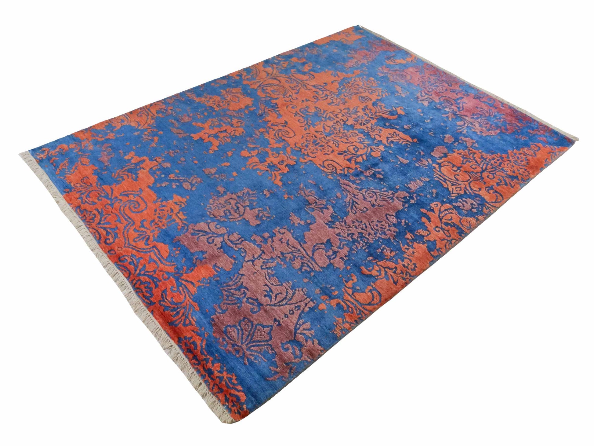 Handgeknüpfter Damask Orientteppich von Khademi aus Wolle mit Viskose, blau, orange. Modernes Vintage-Design. Von Hand geknüpft in Indien. Größe: 201x145cm. Teppichnummer: KB4-1620. Verkauf durch Jupiter Intl.