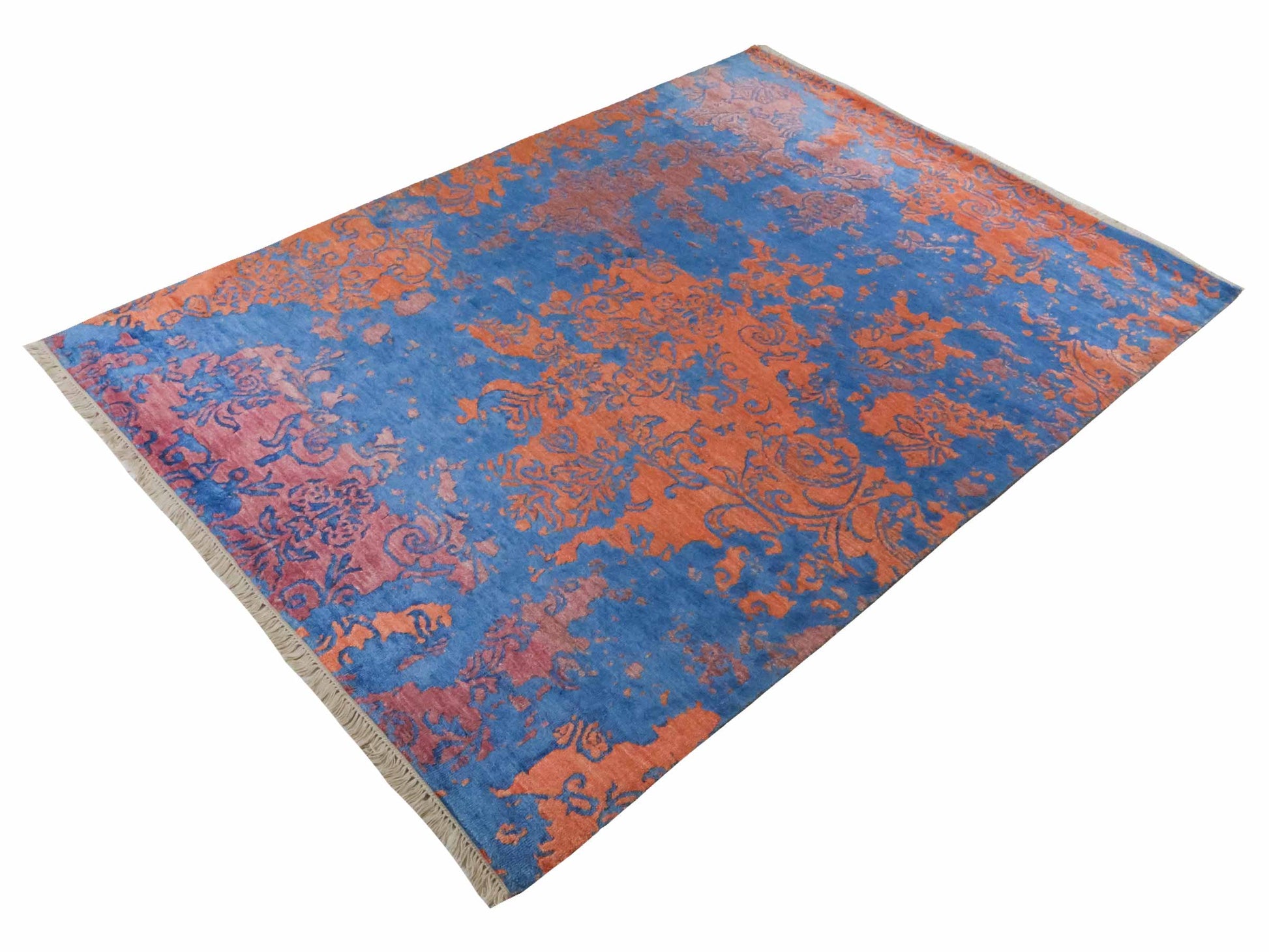 Handgeknüpfter Damask Orientteppich von Khademi aus Wolle mit Viskose, blau, orange. Modernes Vintage-Design. Von Hand geknüpft in Indien. Größe: 201x145cm. Teppichnummer: KB4-1620. Verkauf durch Jupiter Intl.