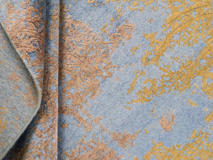 Handgeknüpfter Damask Orientteppich von Khademi aus Wolle mit Viskose, blau, khaki. Modernes Vintage-Design. Von Hand geknüpft in Indien. Größe: 202x144cm. Teppichnummer: KB4-1621. Verkauf durch Jupiter Intl.