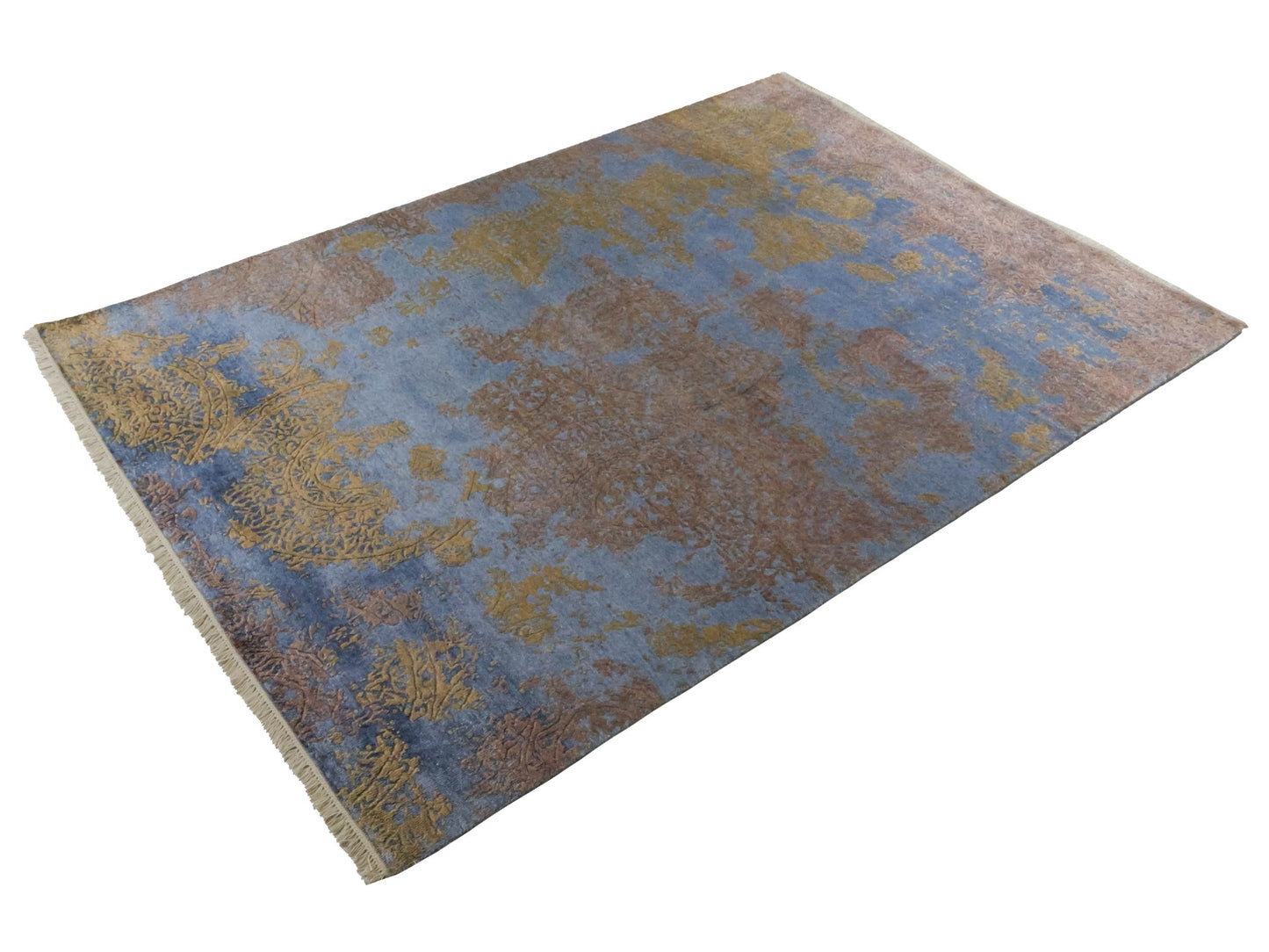 Handgeknüpfter Damask Orientteppich von Khademi aus Wolle mit Viskose, blau, khaki. Modernes Vintage-Design. Von Hand geknüpft in Indien. Größe: 202x144cm. Teppichnummer: KB4-1621. Verkauf durch Jupiter Intl.