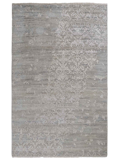 Handgeknüpfter Damask Orientteppich von Khademi aus Wolle mit Viskose, grau, blaugrau. Modernes Vintage-Design. Von Hand geknüpft in Indien. Größe: 203x145cm. Teppichnummer: KB4-1701. Verkauf durch Jupiter Intl.