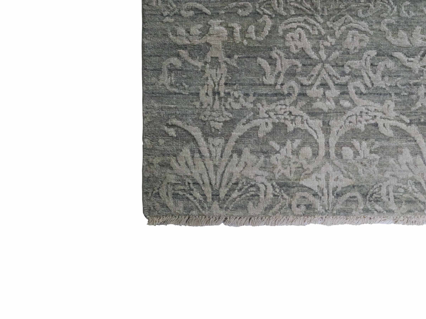 Handgeknüpfter Damask Orientteppich von Khademi aus Wolle mit Viskose, grau, blaugrau. Modernes Vintage-Design. Von Hand geknüpft in Indien. Größe: 203x145cm. Teppichnummer: KB4-1701. Verkauf durch Jupiter Intl.