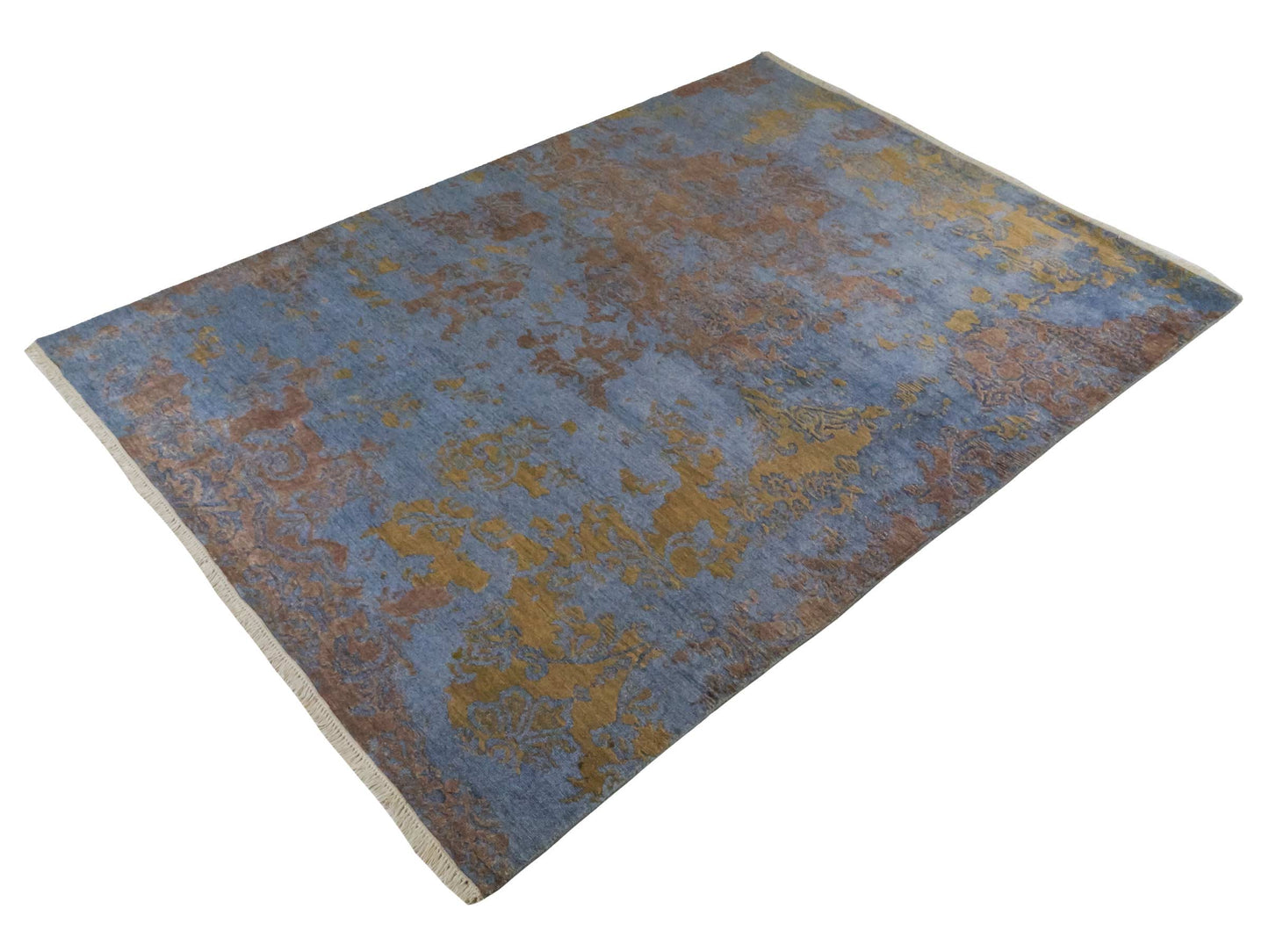 Handgeknüpfter Damask Orientteppich von Khademi aus Wolle mit Viskose, blau, khaki. Modernes Vintage-Design. Von Hand geknüpft in Indien. Größe: 204x145cm. Teppichnummer: KB4-1622. Verkauf durch Jupiter Intl.