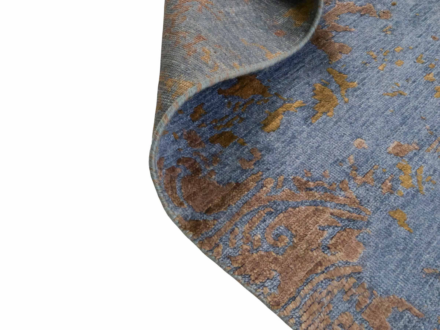 Handgeknüpfter Damask Orientteppich von Khademi aus Wolle mit Viskose, blau, khaki. Modernes Vintage-Design. Von Hand geknüpft in Indien. Größe: 204x145cm. Teppichnummer: KB4-1622. Verkauf durch Jupiter Intl.