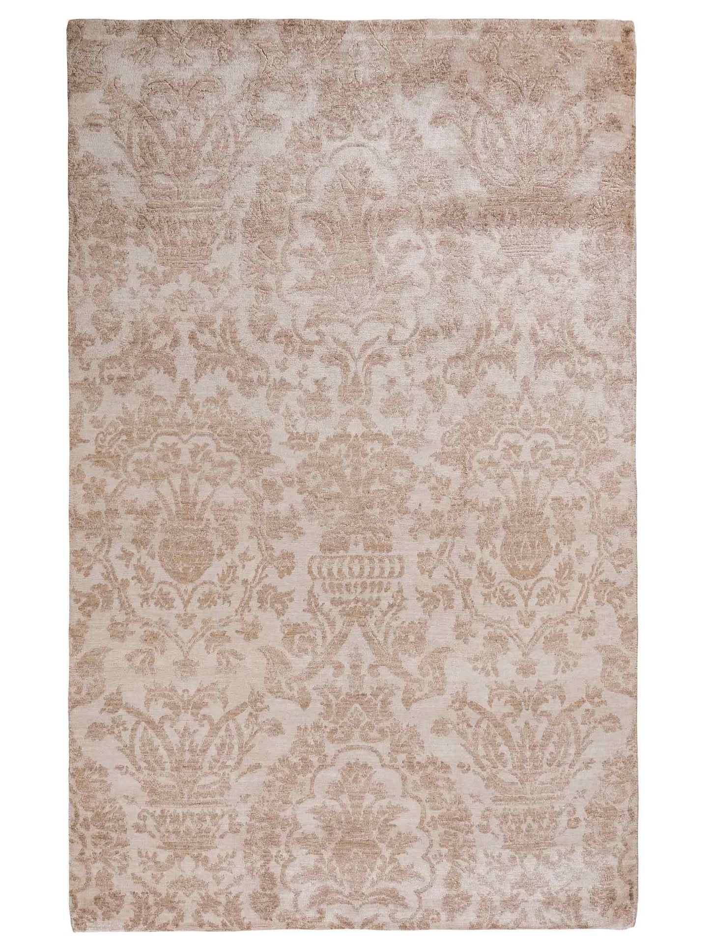 Handgeknüpfter Damask Orientteppich von Khademi aus Wolle mit Viskose, cremeweiß, beige. Modernes Vintage-Design. Von Hand geknüpft in Indien. Größe: 206x143cm. Teppichnummer: KB4-1619. Verkauf durch Jupiter Intl.